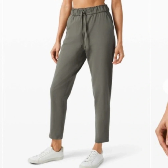 Lululemon Keep Moving Pants Size 6 Grey Sage B2 - Picture 1 of 8